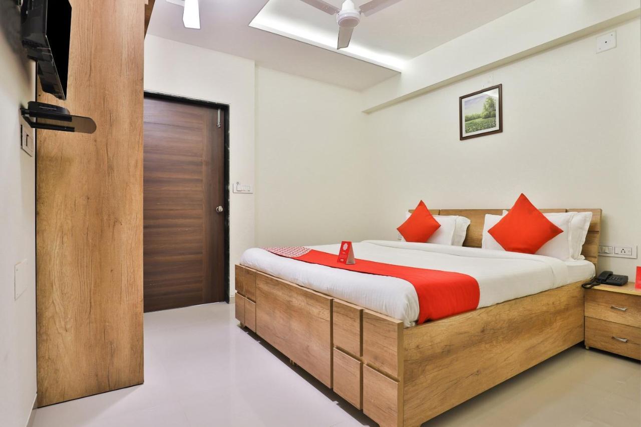 Collection O 12462 Hotel Shiv Inn Gandhinagar Dış mekan fotoğraf