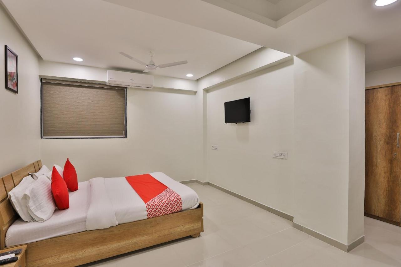 Collection O 12462 Hotel Shiv Inn Gandhinagar Dış mekan fotoğraf