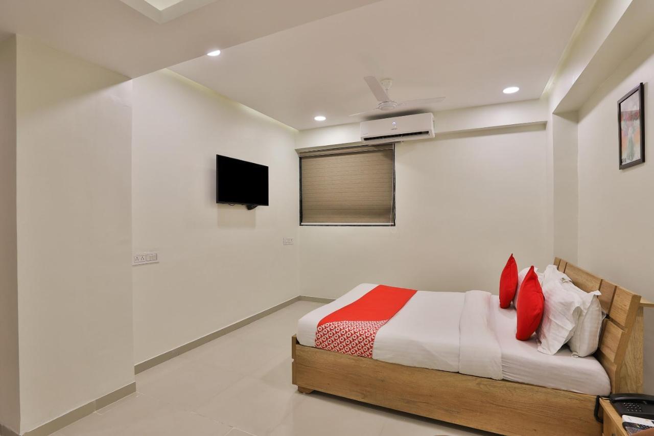 Collection O 12462 Hotel Shiv Inn Gandhinagar Dış mekan fotoğraf