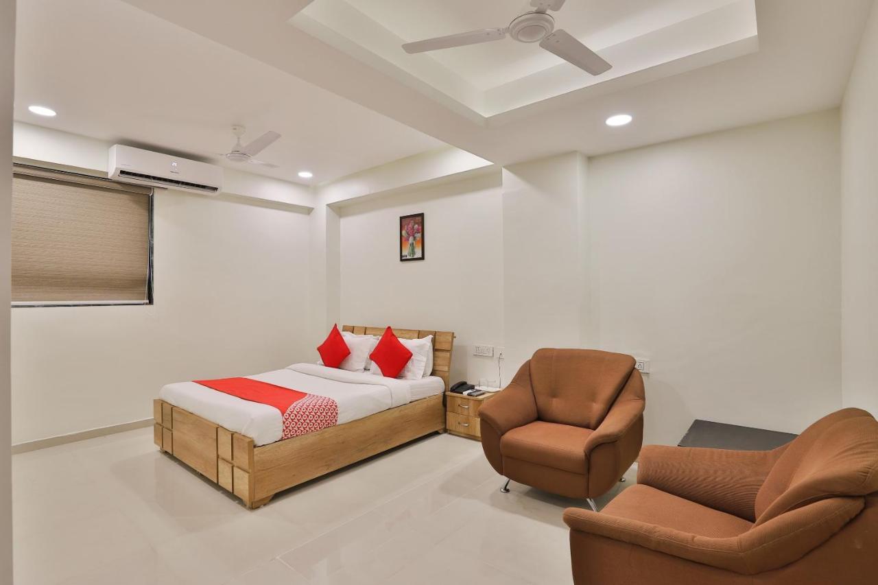 Collection O 12462 Hotel Shiv Inn Gandhinagar Dış mekan fotoğraf