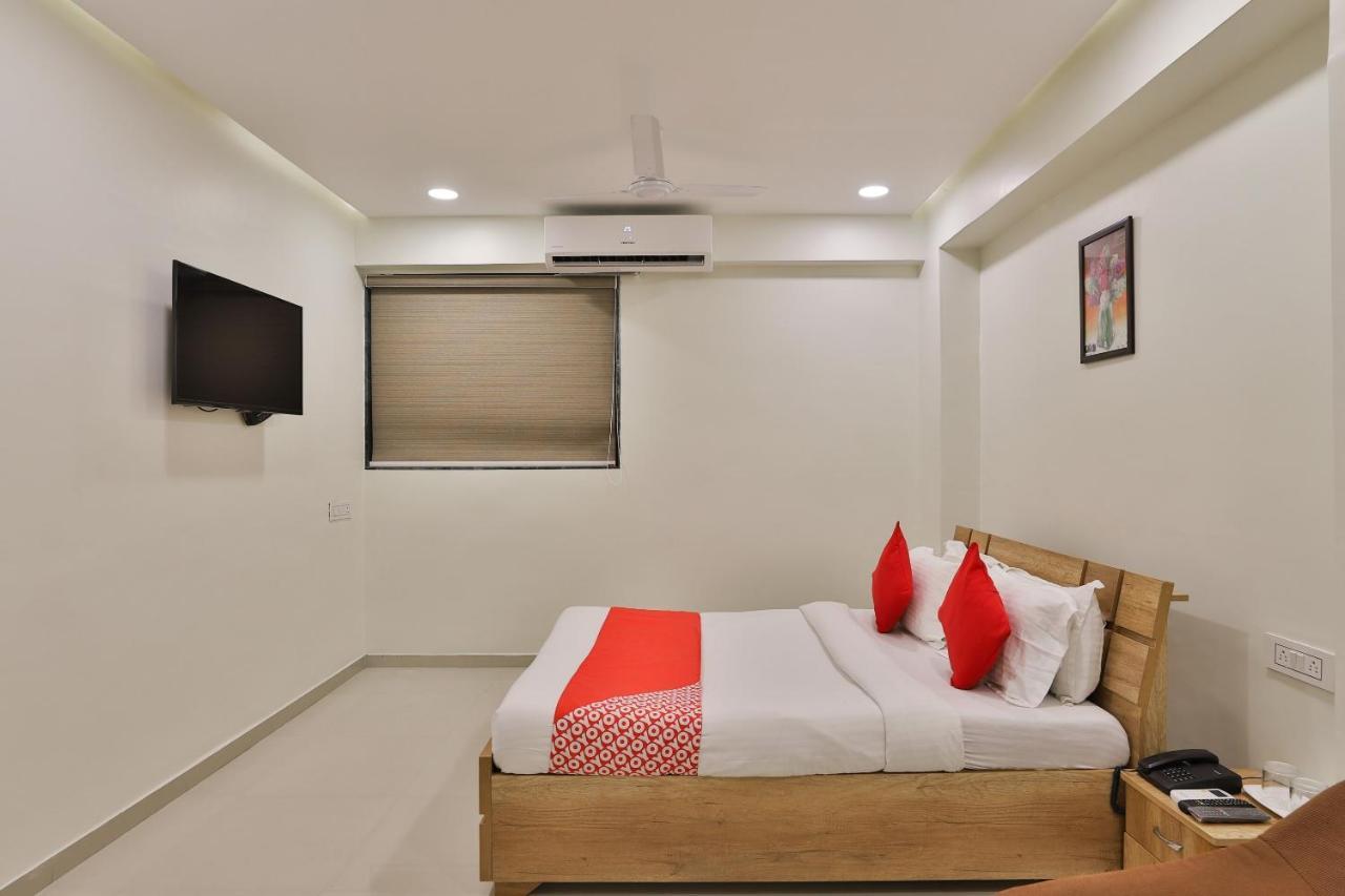 Collection O 12462 Hotel Shiv Inn Gandhinagar Dış mekan fotoğraf