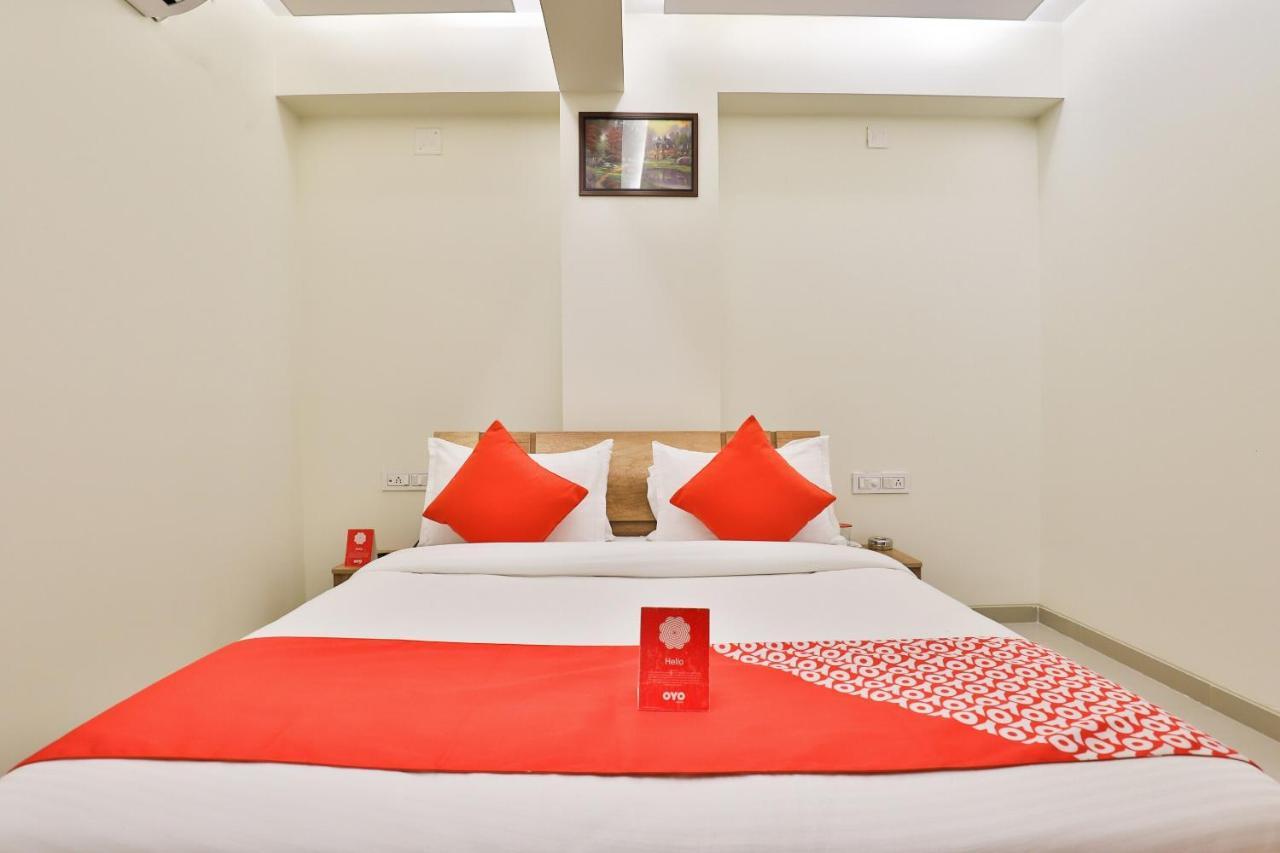 Collection O 12462 Hotel Shiv Inn Gandhinagar Dış mekan fotoğraf