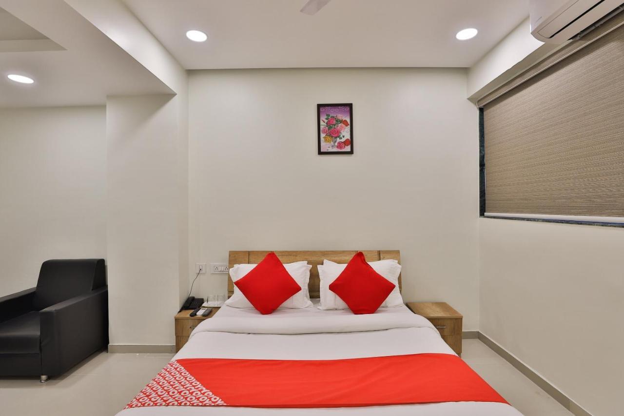 Collection O 12462 Hotel Shiv Inn Gandhinagar Dış mekan fotoğraf