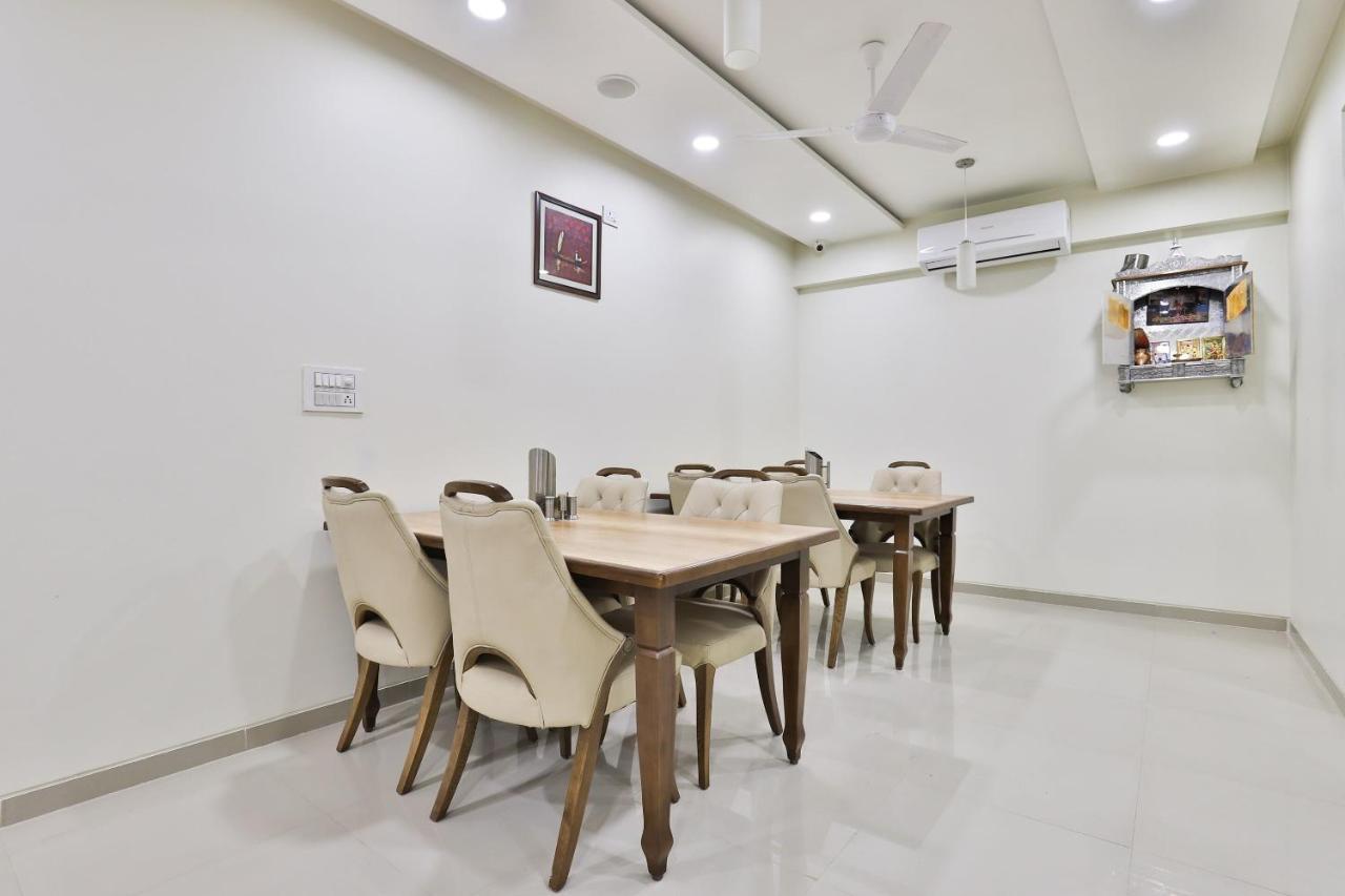 Collection O 12462 Hotel Shiv Inn Gandhinagar Dış mekan fotoğraf