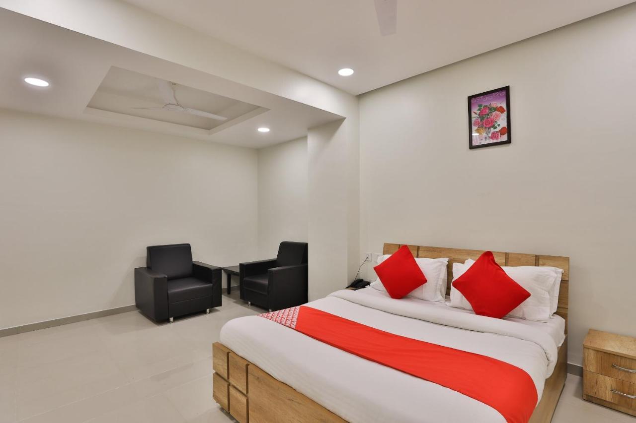Collection O 12462 Hotel Shiv Inn Gandhinagar Dış mekan fotoğraf