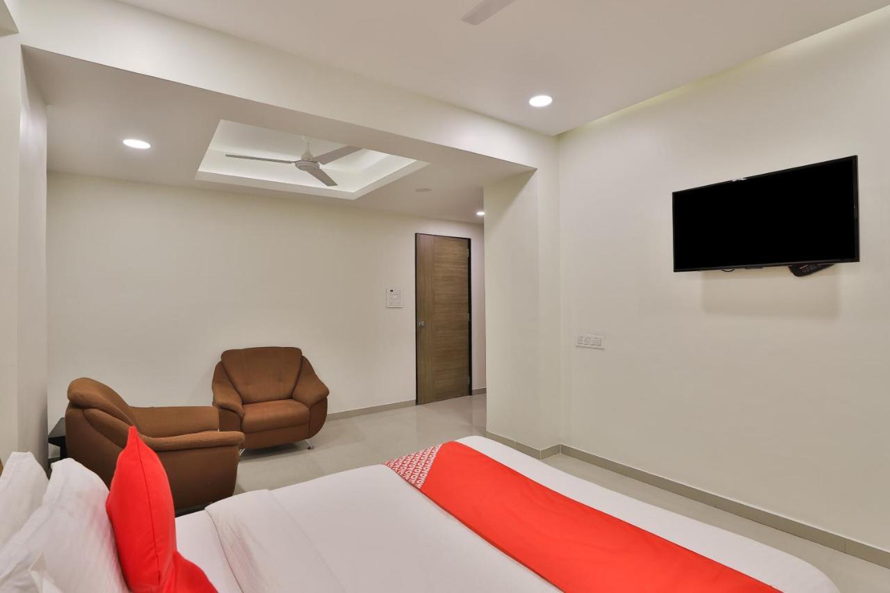 Collection O 12462 Hotel Shiv Inn Gandhinagar Dış mekan fotoğraf
