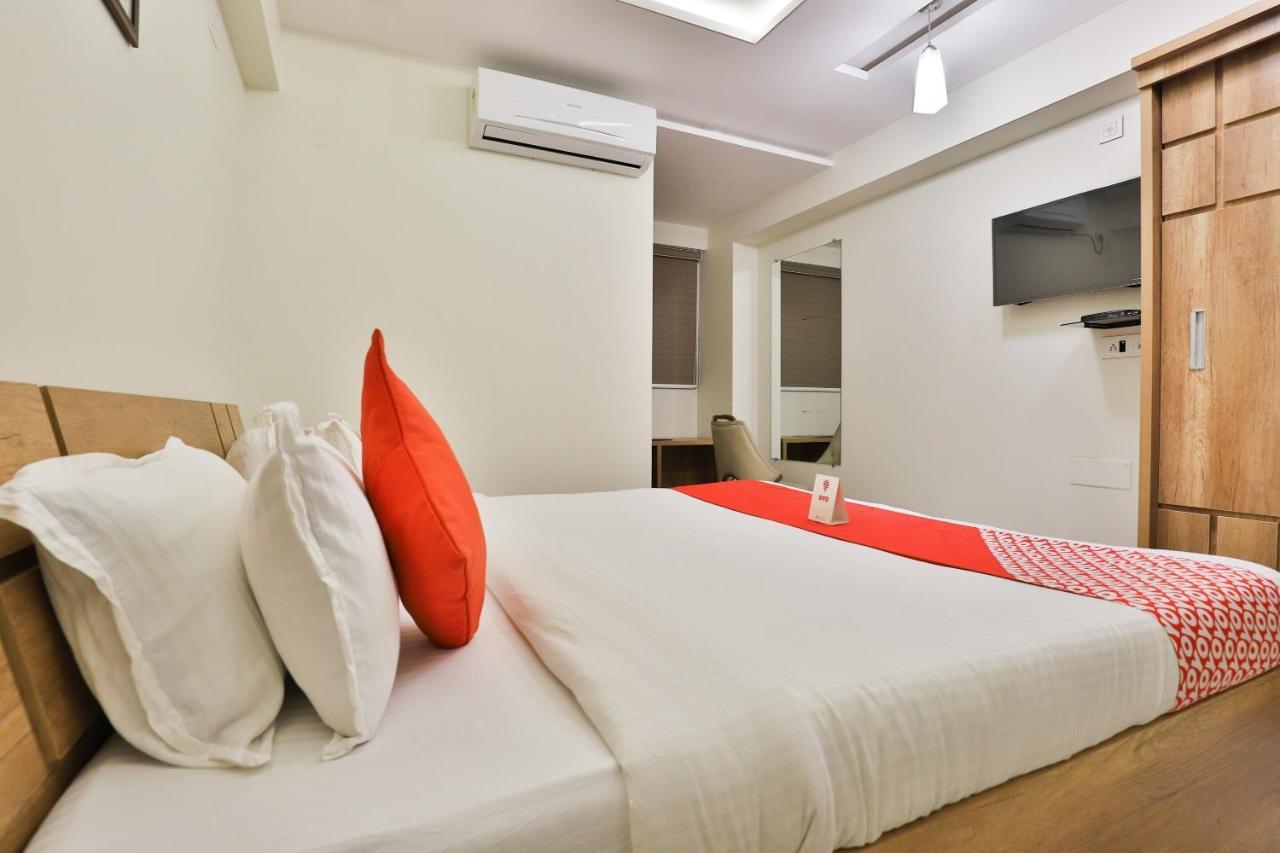 Collection O 12462 Hotel Shiv Inn Gandhinagar Dış mekan fotoğraf