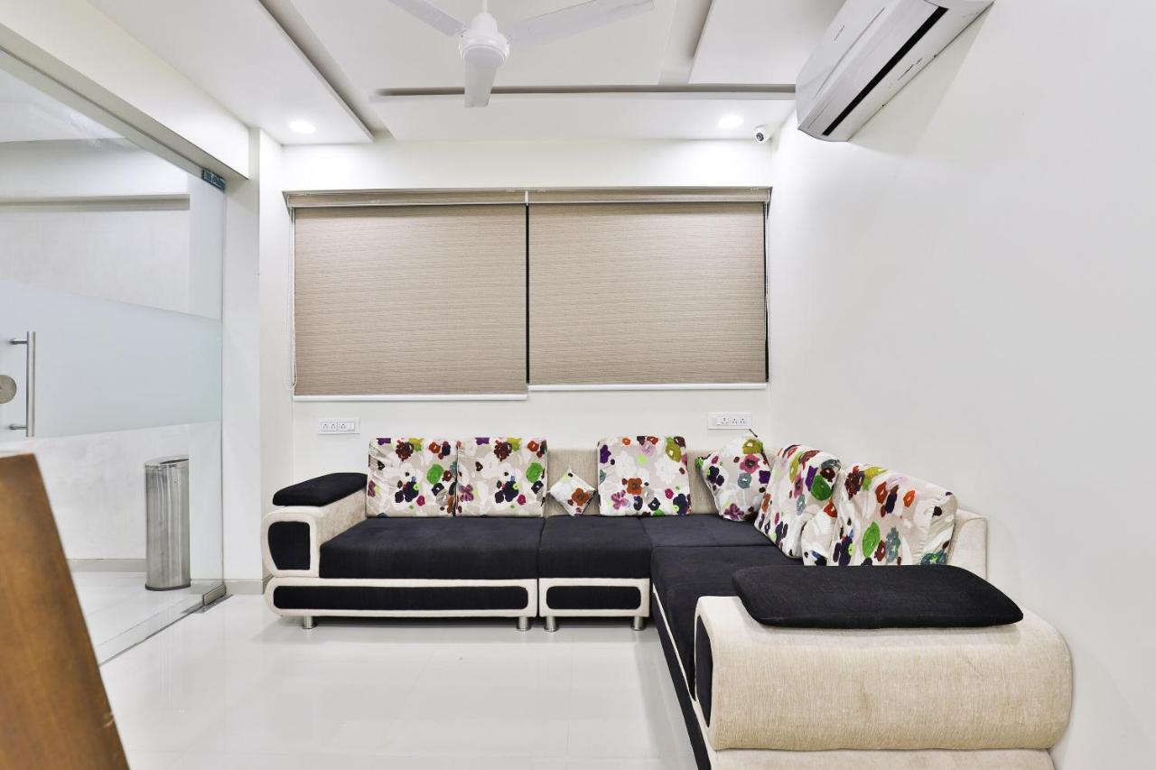Collection O 12462 Hotel Shiv Inn Gandhinagar Dış mekan fotoğraf