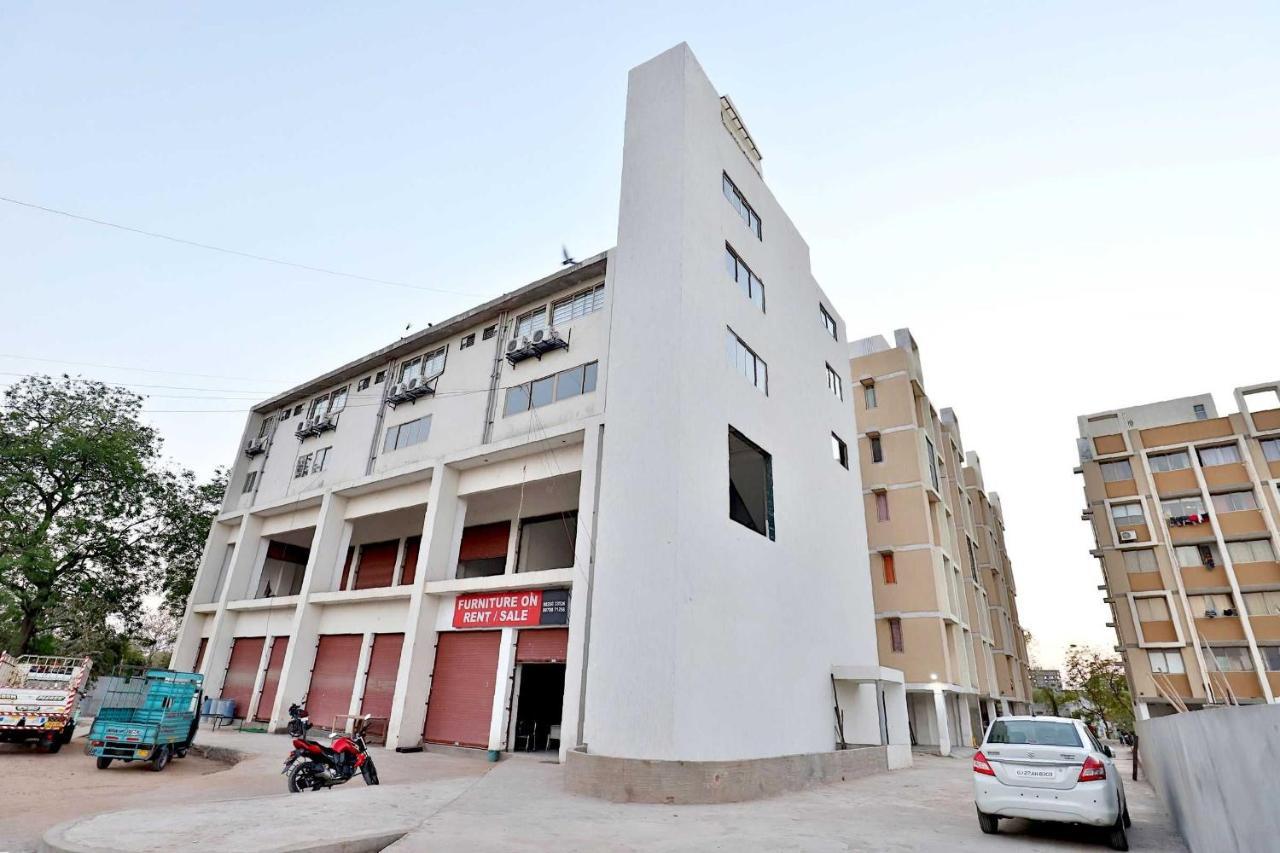 Collection O 12462 Hotel Shiv Inn Gandhinagar Dış mekan fotoğraf