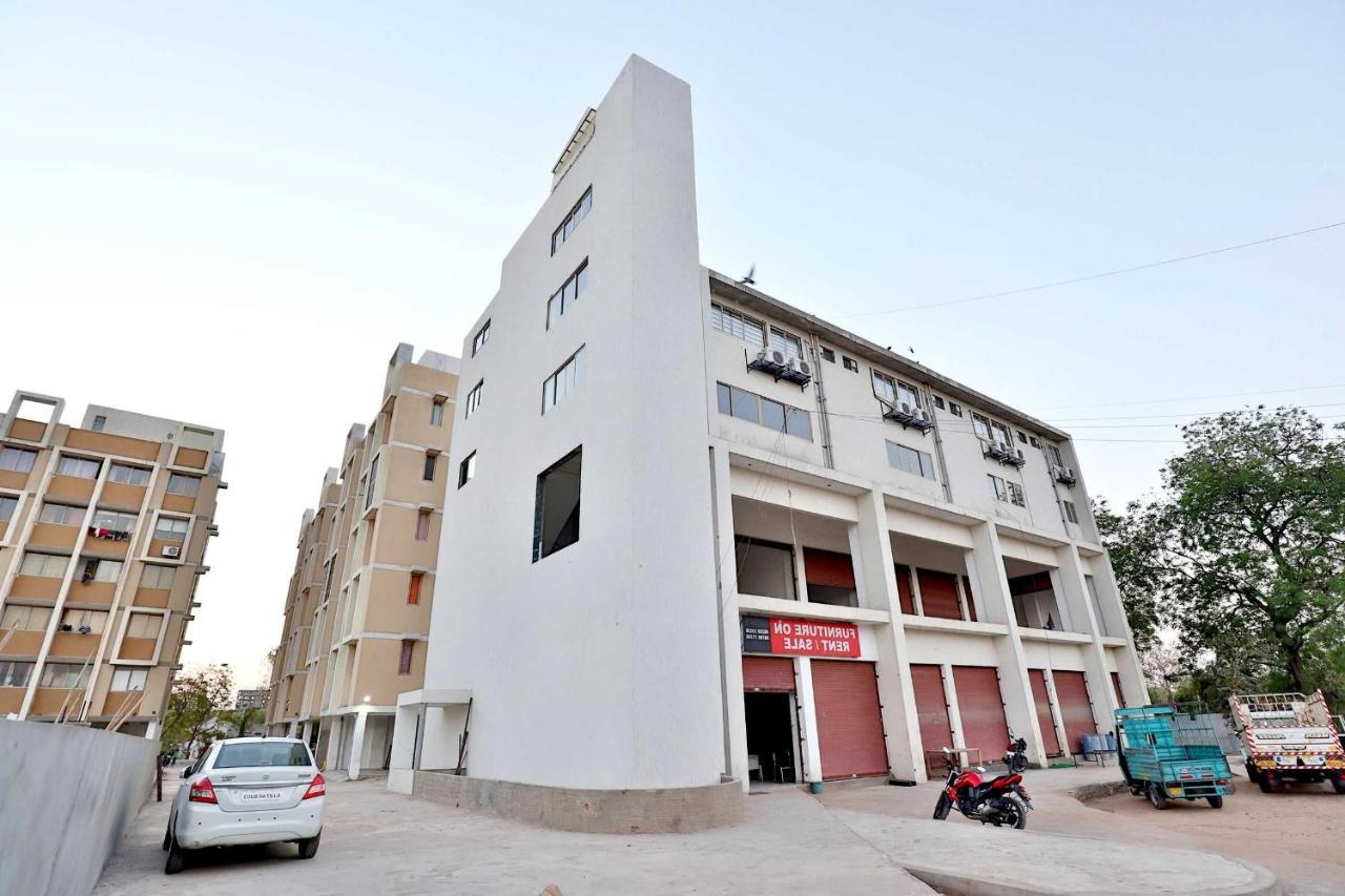 Collection O 12462 Hotel Shiv Inn Gandhinagar Dış mekan fotoğraf