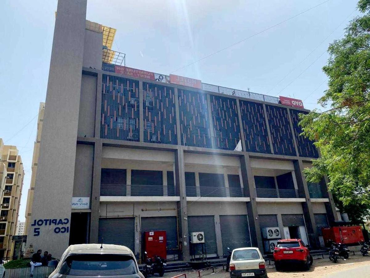 Collection O 12462 Hotel Shiv Inn Gandhinagar Dış mekan fotoğraf