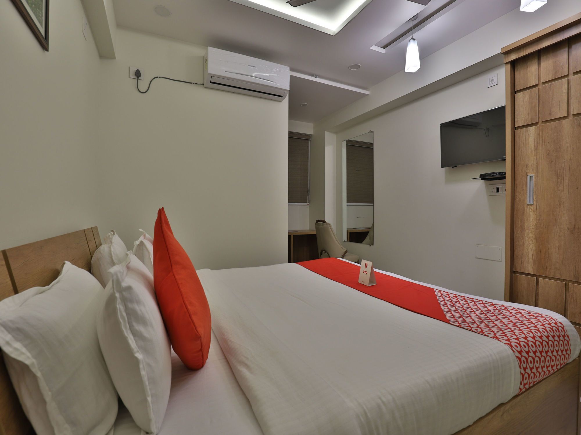 Collection O 12462 Hotel Shiv Inn Gandhinagar Dış mekan fotoğraf