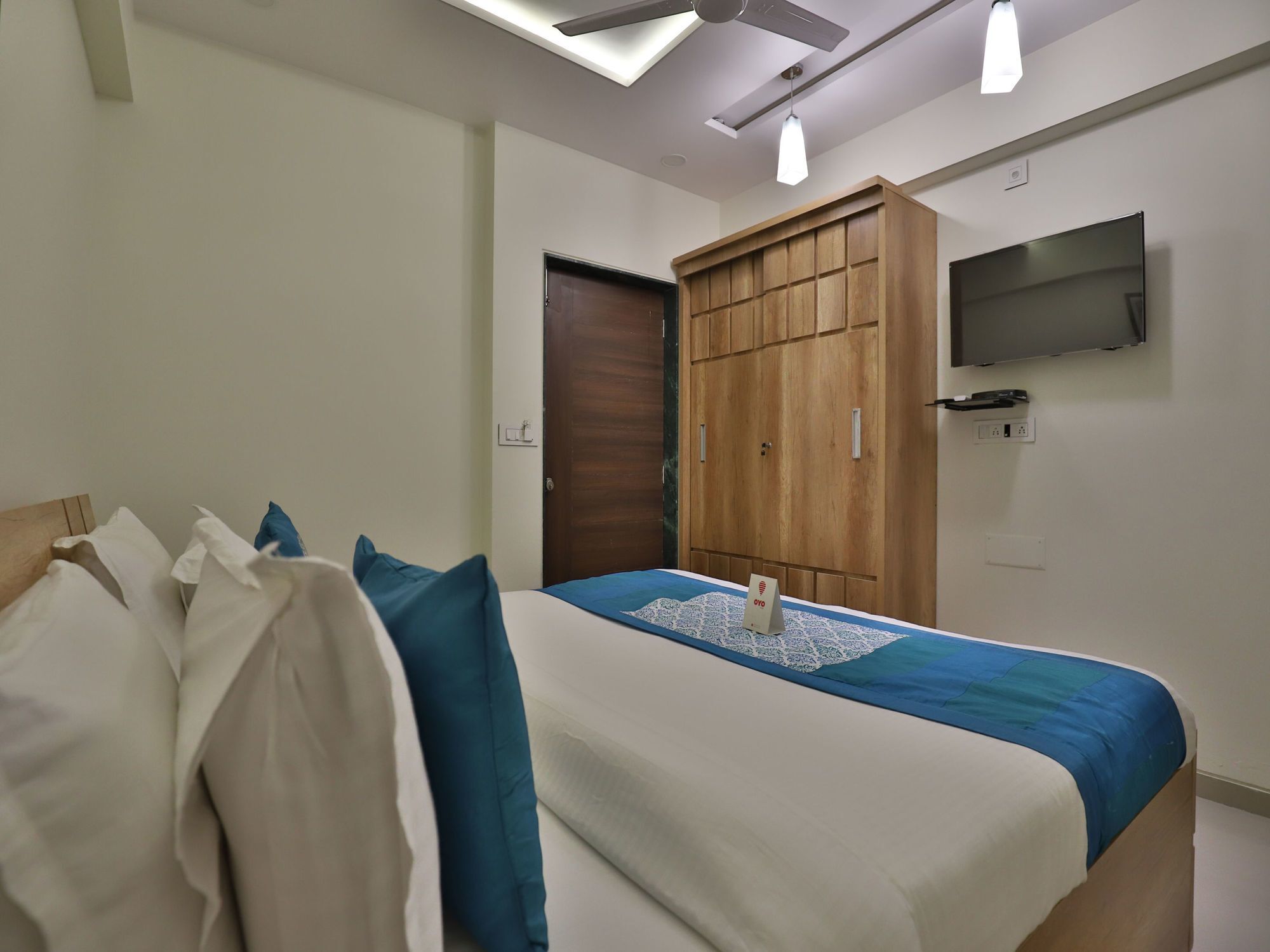 Collection O 12462 Hotel Shiv Inn Gandhinagar Dış mekan fotoğraf