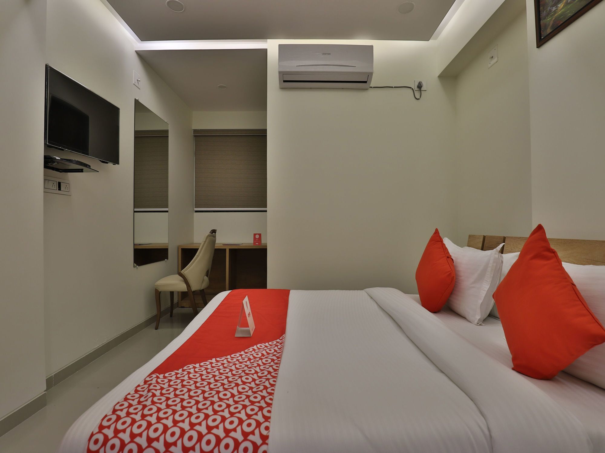 Collection O 12462 Hotel Shiv Inn Gandhinagar Dış mekan fotoğraf