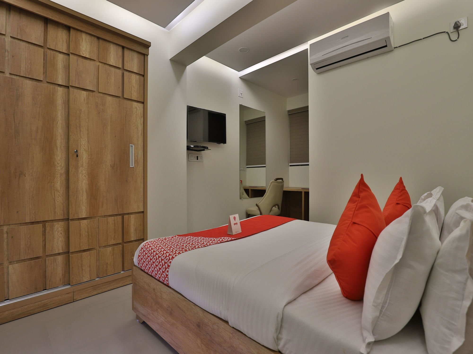 Collection O 12462 Hotel Shiv Inn Gandhinagar Dış mekan fotoğraf