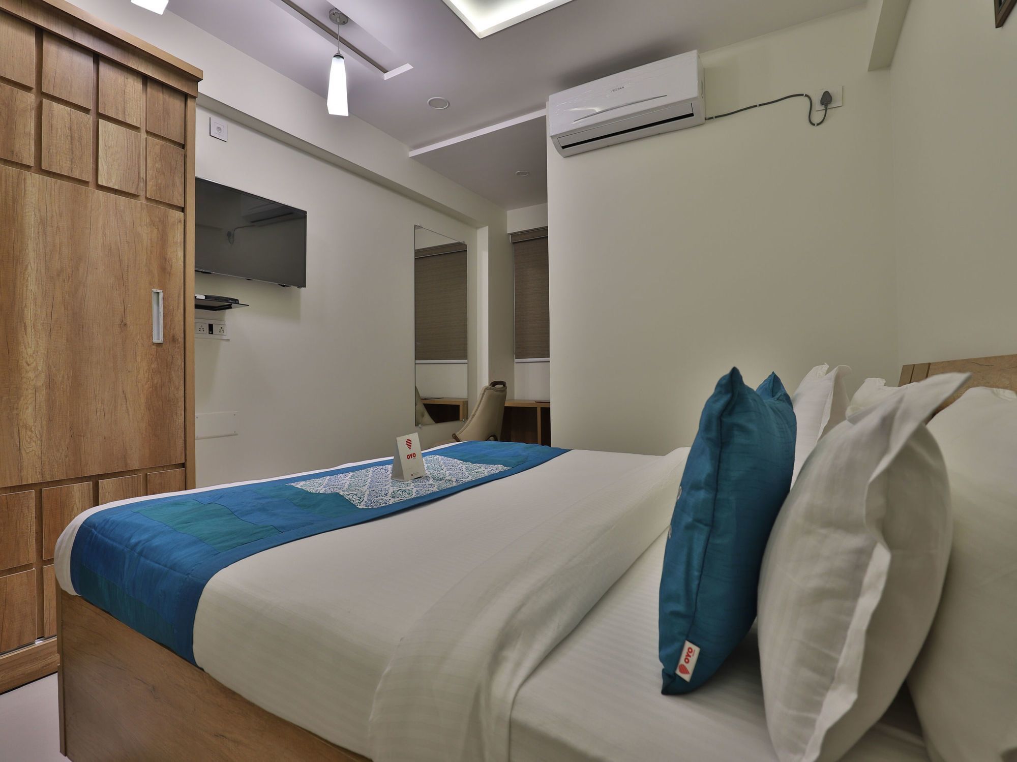 Collection O 12462 Hotel Shiv Inn Gandhinagar Dış mekan fotoğraf