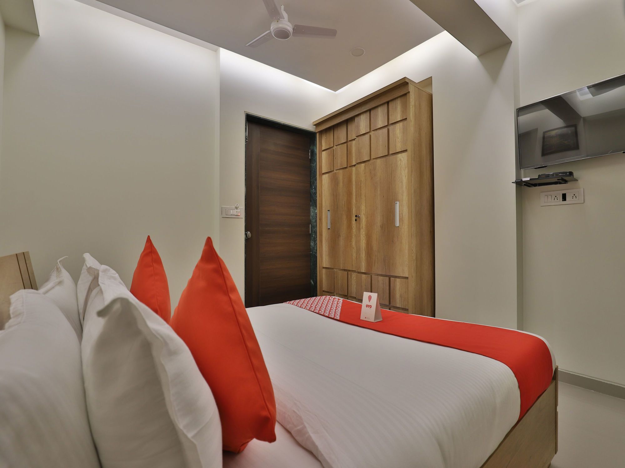 Collection O 12462 Hotel Shiv Inn Gandhinagar Dış mekan fotoğraf